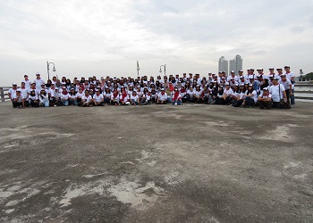 Foto Bersama di Pantai Festival Ancol Taman Impian